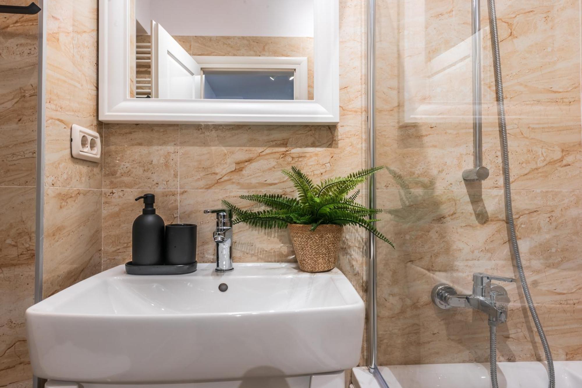 Apartament 128 *